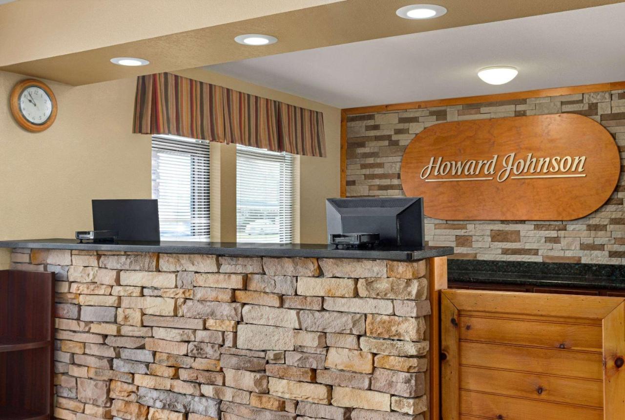 Howard Johnson By Wyndham Пиджен Фордж Екстериор снимка